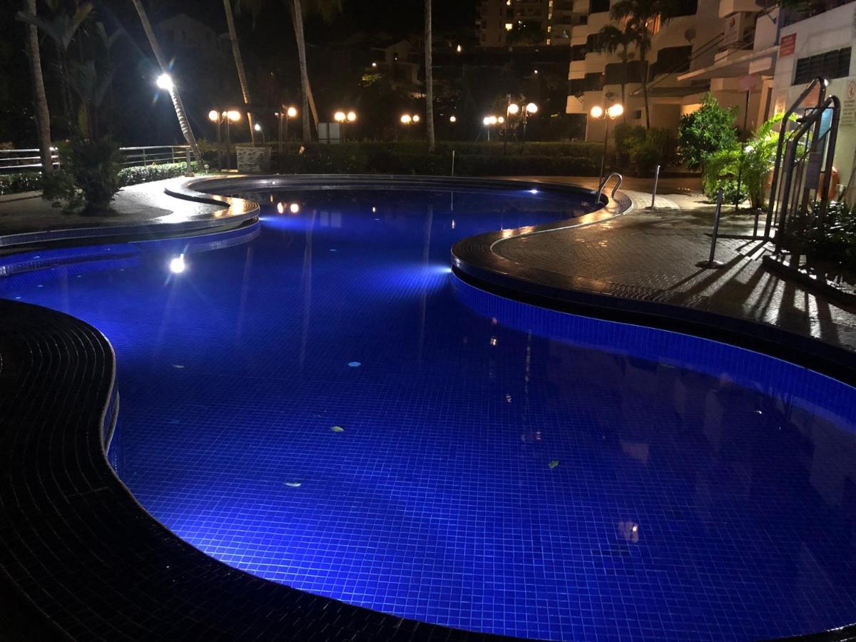 Beach Resort Home Stay Sri Sayang Apartment Batu Ferringhi 2Bedroom Buitenkant foto
